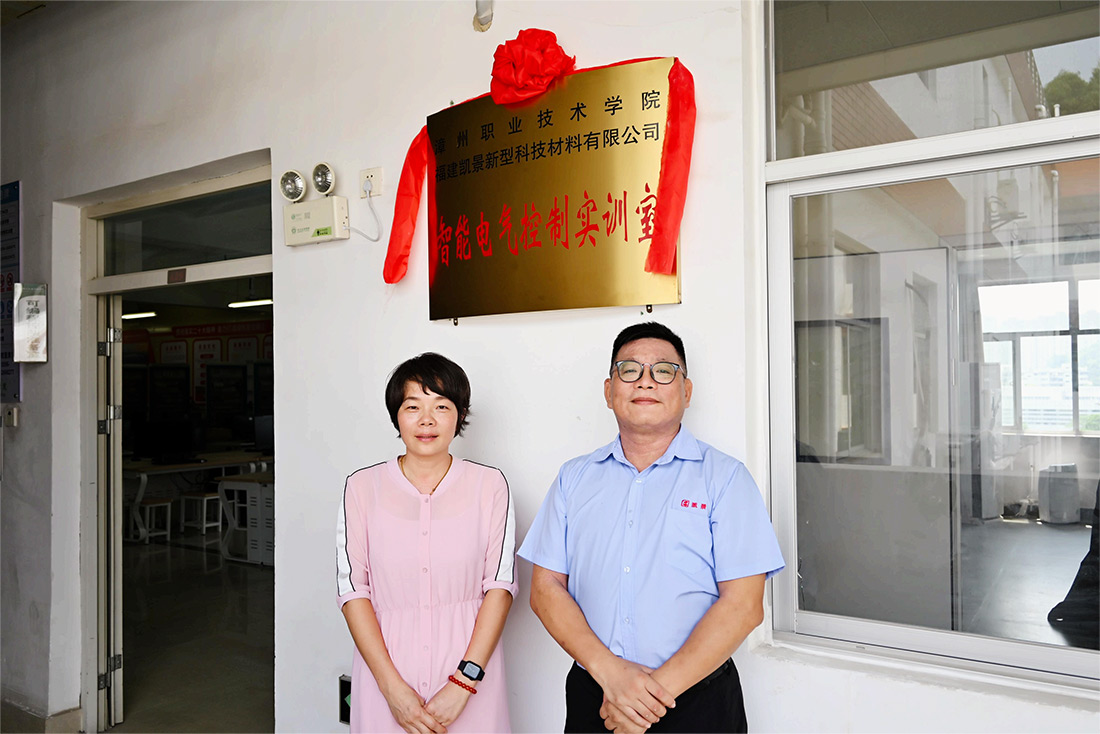 1695861877483656.jpg 1.jpg